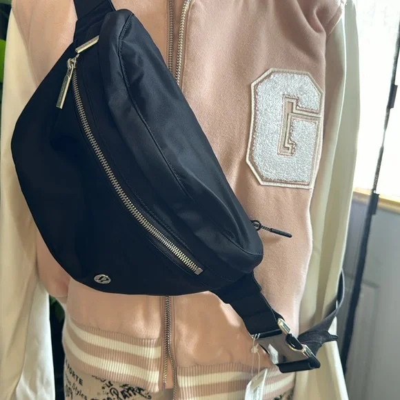 Brandnew Lululemon Beltbag - Picture 2 of 3